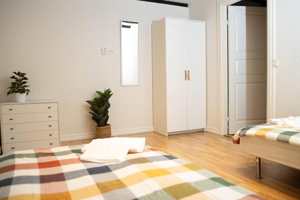 Historical Malt Factory Apartment, 6 Bedrooms, Sleeps 12 , Hot Tub Helsingborg Exterior foto