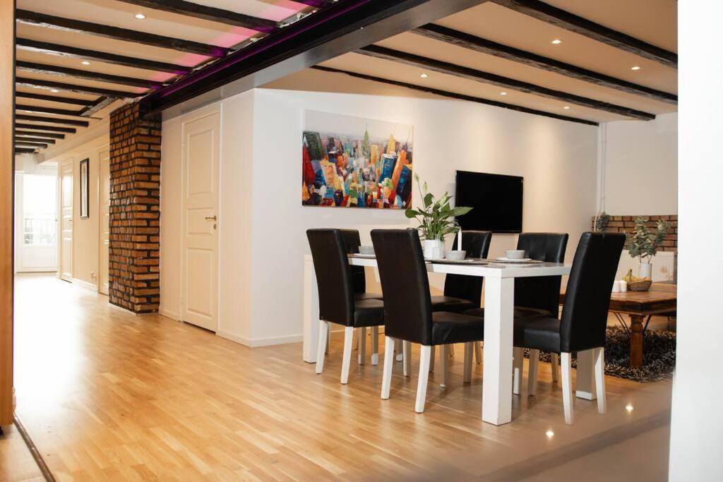 Historical Malt Factory Apartment, 6 Bedrooms, Sleeps 12 , Hot Tub Helsingborg Exterior foto