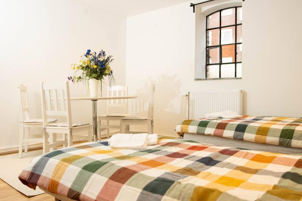 Historical Malt Factory Apartment, 6 Bedrooms, Sleeps 12 , Hot Tub Helsingborg Exterior foto